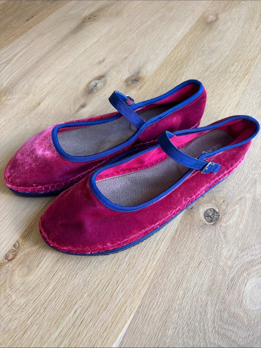Carlyle Pink Velvet Mary Jane Flats with Navy Trim - cotton candy size 10 - Picture 4 of 11
